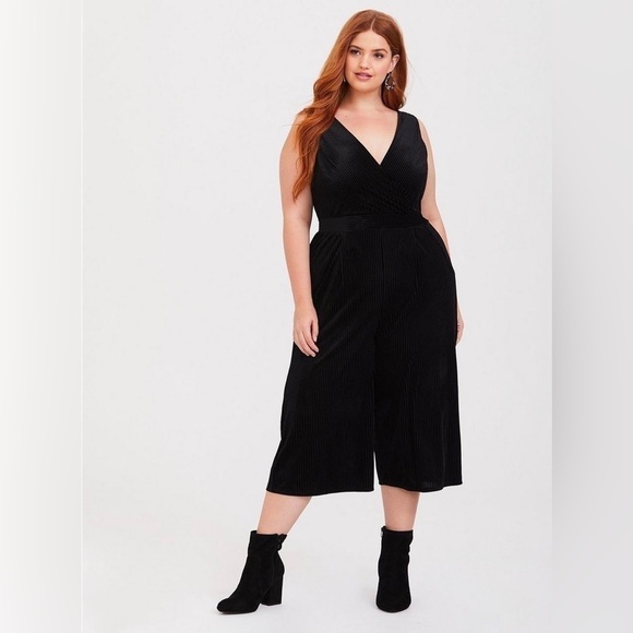 Torrid Black Shadow Stripe Velvet Jumpsuit, Size 0 - Picture 4 of 13